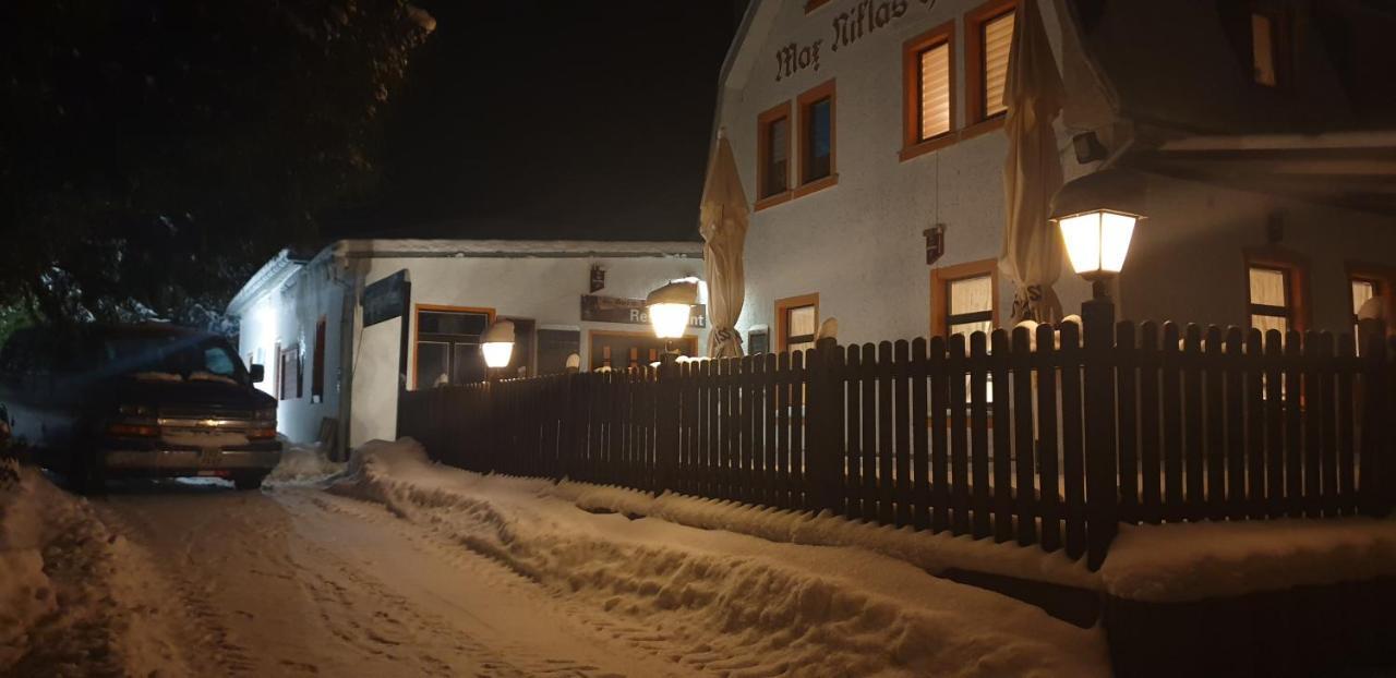 Pension Und Restaurant Die Burg Ehrenfriedersdorf Luaran gambar