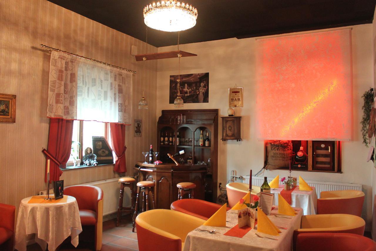 Pension Und Restaurant Die Burg Ehrenfriedersdorf Luaran gambar