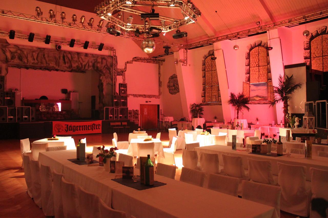 Pension Und Restaurant Die Burg Ehrenfriedersdorf Luaran gambar